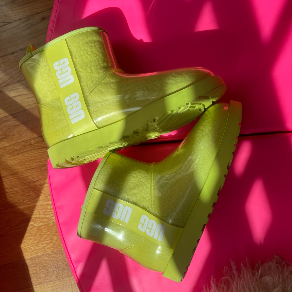 GREEN UGGS!